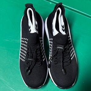 Sleek Black Athletic Shoes for Women